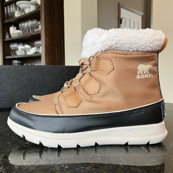 New Sorel Women's Explorer Carnival Boot, Short Winter Boots Faux Fur Short Boot - Picture 5 of 16